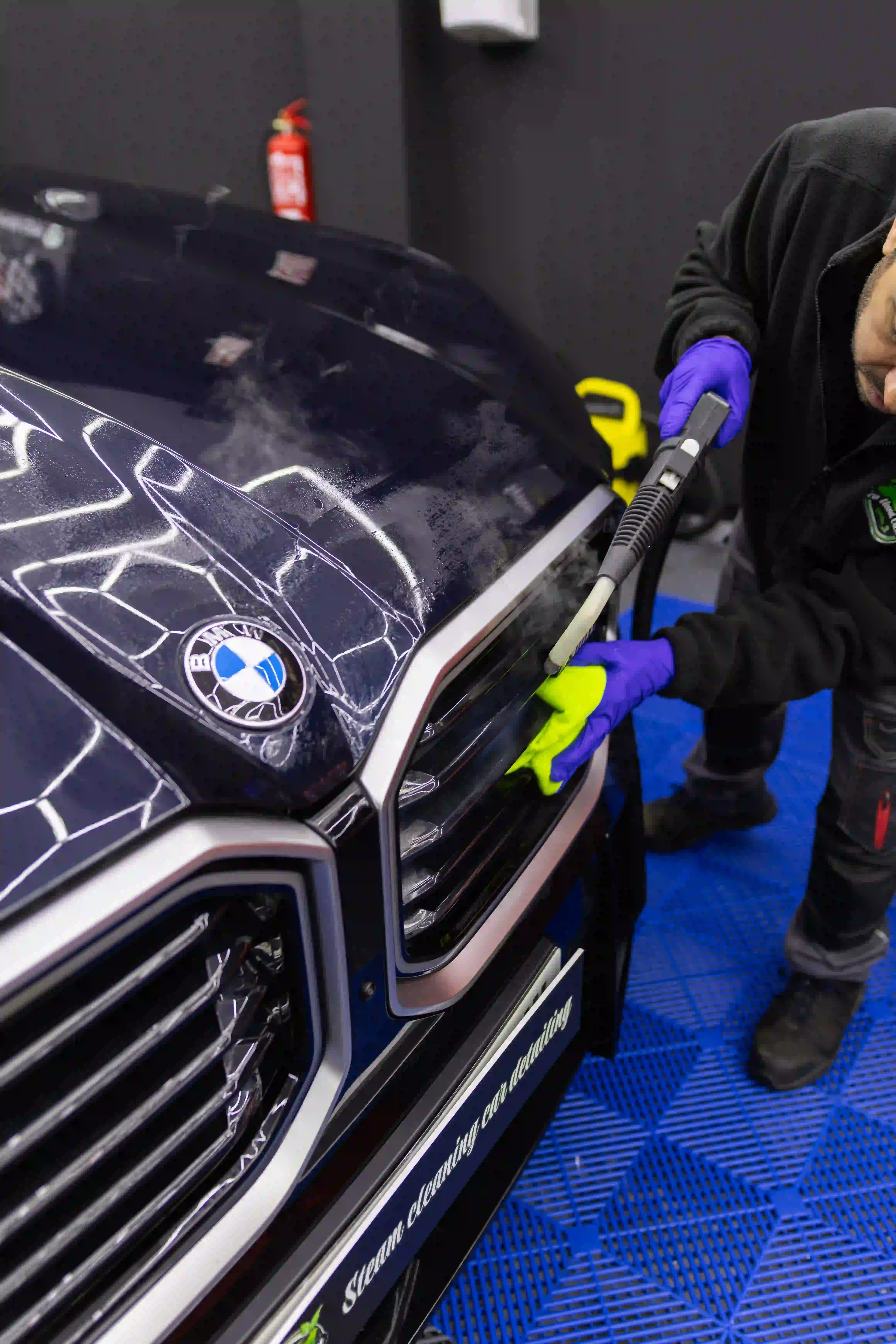 BMW XM con limpieza a vapor